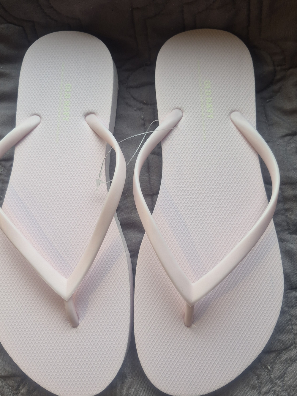 Bundle Of 3 Pair Old Navy Flip Flops - Picture 3 of 6
